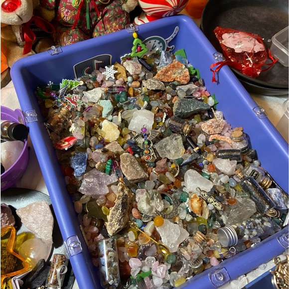 🍀Lilly’s lucky scoops crystal confetti chips & stones 1 scoop 8oz - Picture 4 of 8